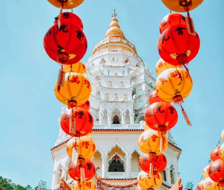 Penang: Private Highlights Tour with Temples, Hill & Gardens - Across the street at Dhammikarama Burmese Temple