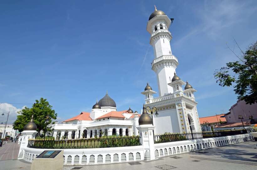 Penang: Trishaw Ride and Hawker Center Food Tour - Why this three-hour George Town tour works