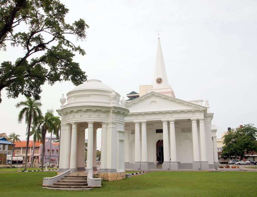Penang: Trishaw Ride and Hawker Center Food Tour - Kapitan Keling Mosque and the city’s religious mix