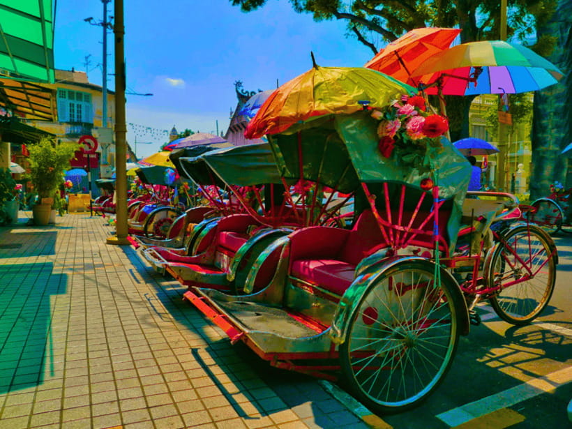 Penang: Trishaw Ride and Hawker Center Food Tour - How the guides shape the experience