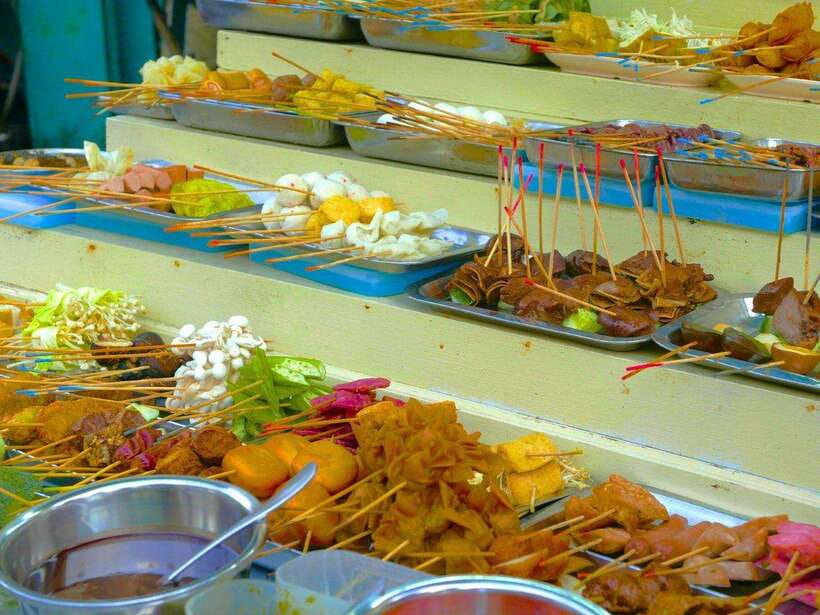 Penang: Trishaw Ride and Hawker Center Food Tour - A slow trishaw ride through George Town