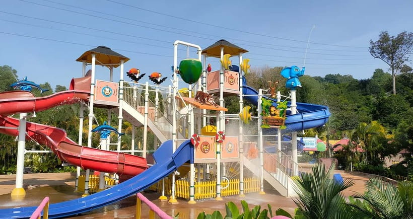 Perak: Bukit Merah Laketown Waterpark Admission Ticket - Going alone, with friends, or with children