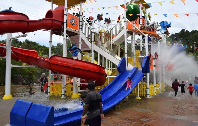 Perak: Bukit Merah Laketown Waterpark Admission Ticket - Choosing between fast rides and slow water