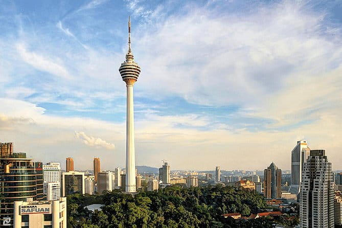 Petronas Twin Towers Special Entrance & Dining With Expert Guide - What the smaller group and host add