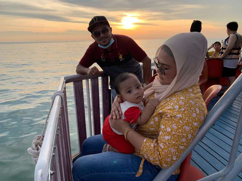Port Dickson: Breathtaking Dickson Dragon Sunset Cruise - Karaoke and the saltwater jacuzzi at 6:15 PM