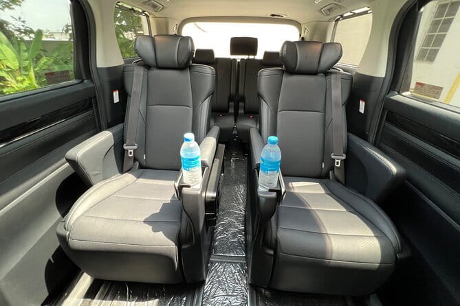Premium Airport Transfer Kuala Lumpur - Meeting your chauffeur in the arrival hall