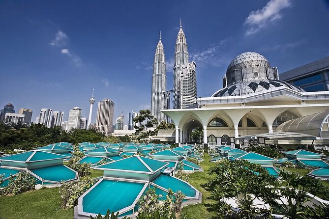 Private FullDay Tour includes Petronas Twin Towers & Batu Caves - Lake Gardens, the National Mosque, and the National Monument