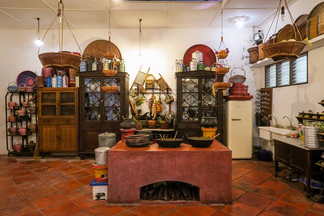 Private Half-Day George Town History Tour - Dhammikarama Burmese Temple: a different religious tradition