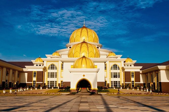 Private Half-Day Kuala Lumpur City Tour with KL Tower Observation Deck Ticket - A private car changes the pace of Kuala Lumpur