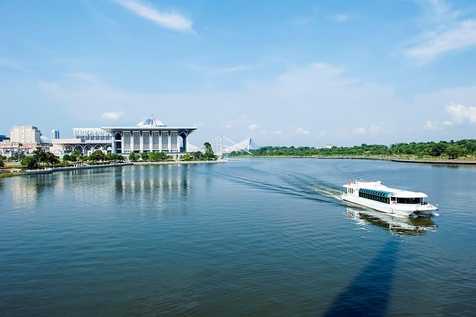 Private Half-Day Putrajaya Tour with Lake Cruise from Kuala Lumpur - Why Putrajaya makes a good half-day trip