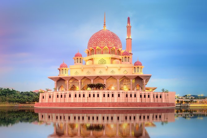 Private Half-Day Putrajaya Tour with Lake Cruise from Kuala Lumpur - Perdana Putra, Malaysia’s government center