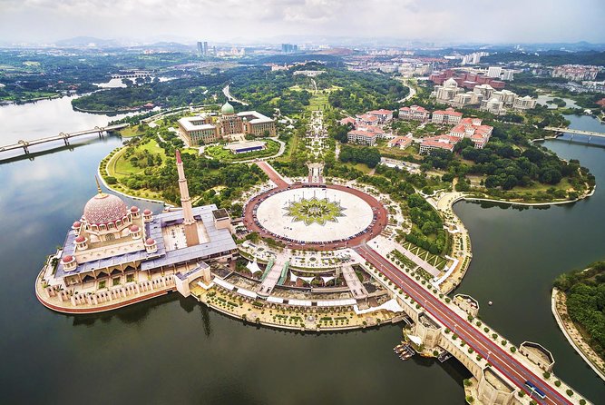 Private Half-Day Putrajaya Tour with Lake Cruise from Kuala Lumpur - Putrajaya Lake from the water