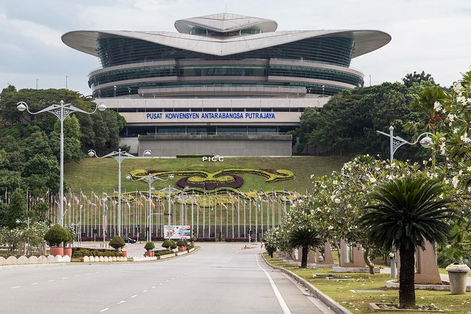 Private Half-Day Putrajaya Tour with Lake Cruise from Kuala Lumpur - What the four-hour schedule really means