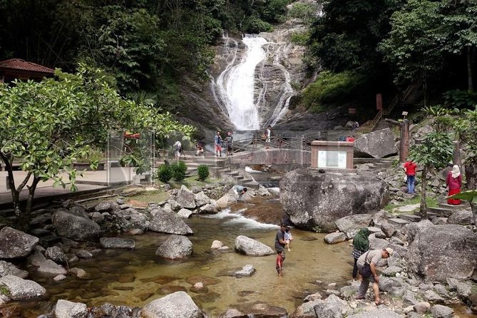 Private Kanching Waterfalls with Batu Caves & Ramayana Caves Tour - Ramayana Cave’s colorful Hindu storytelling