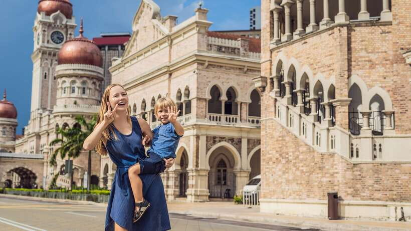 Private KL City Tour with Petronas Twin Towers & Batu Caves - What your guide adds to the day