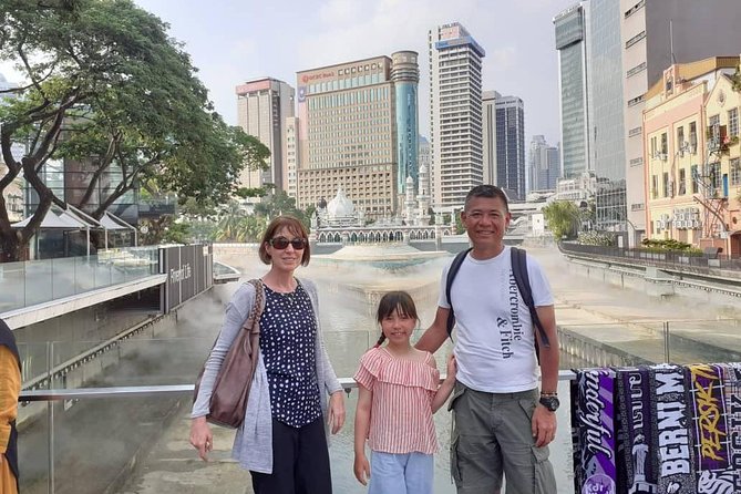 Private Layover Tour from Airport : Best of Kuala Lumpur - Petronas Twin Towers: the essential Kuala Lumpur photo stop