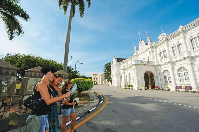Private Penang City Tour with Kek Lok Si Temple - George Town street art in a 30-minute visit