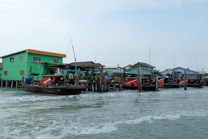 Private Tour: Crab Island Sightseeing Boat Ride and Seafood Lunch - Selangor King Palace and the Blue Mosque