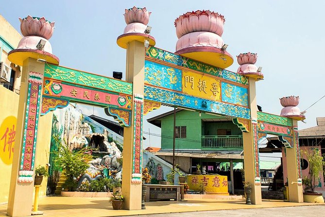 Private Tour: Crab Island Sightseeing Boat Ride and Seafood Lunch - Seeing the stilt houses of Pulau Ketam