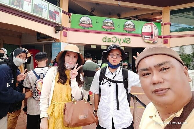 Private Tour In Langkawi With Sky Bridge And Langkawi Cable Car - Exploring Oriental Village at the foot of the mountain