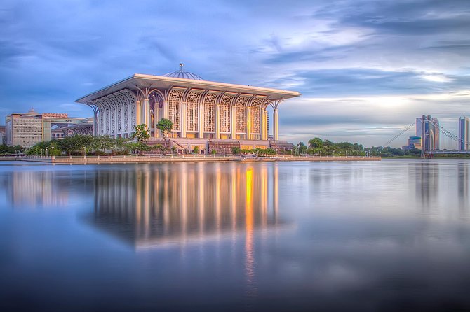 Putrajaya City Tour with Batu Caves & Sight Seeing Cruise - What the private format changes