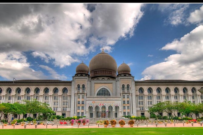 Putrajaya Tour with Traditional Boat Cruise & Pink Mosque (Private) - What the $52 price really covers
