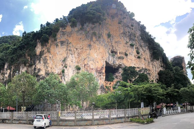Rock Climbing guiding, top rope climbing includes full climbing gears and shoe. - Meeting at Batu Caves at 8:30 am