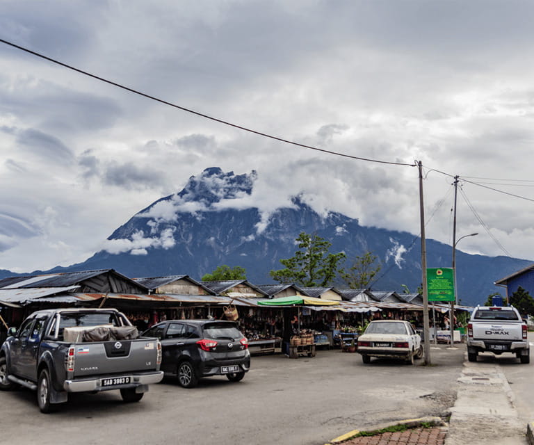 Sabah: Kinabalu Park, Hot Springs, and Cow Farm Day Tour - Nabalu Market: a brief local stop