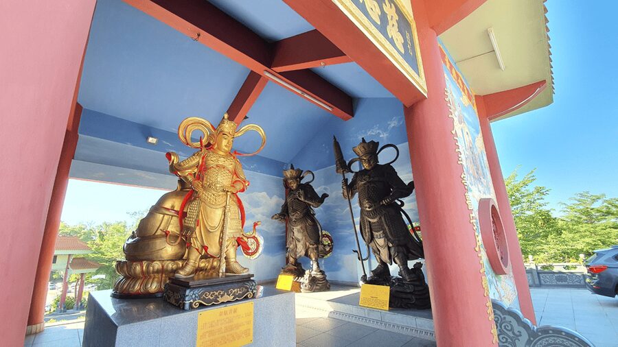 Sabah : Kota Kinabalu City Tour - The Art Attic and changing stop plans