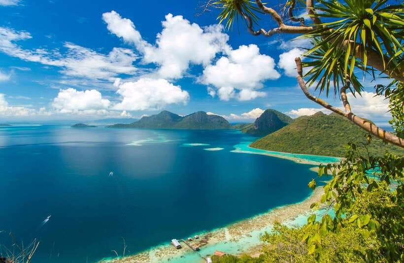 Semporna: Bohey 3 Islands Hike, Snorkel/Dive Tour with Lunch - The 600-meter climb at Bohey Dulang