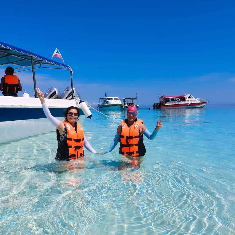 Semporna: Explore 3 Islands Tour Snorkel or Dive & Lunch - The island lunch stop