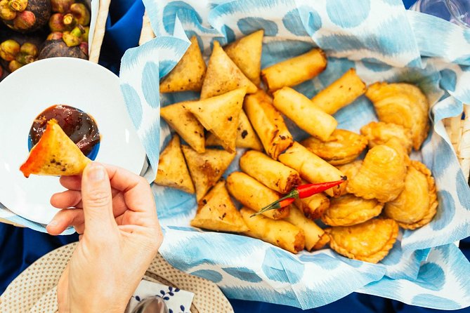 The 10 Tastings of Kuala Lumpur With Locals: Private Street Food Tour - Starting near Central Market
