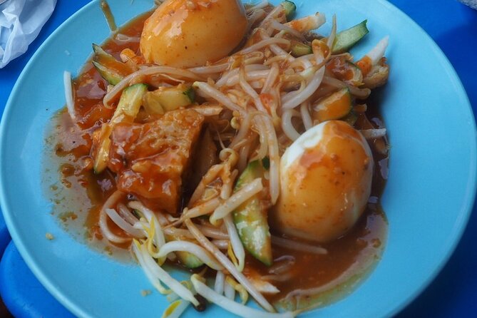 The 10 Tastings of Kuala Lumpur With Locals: Private Street Food Tour - Sri Maha Mariamman Temple and the Indian influence
